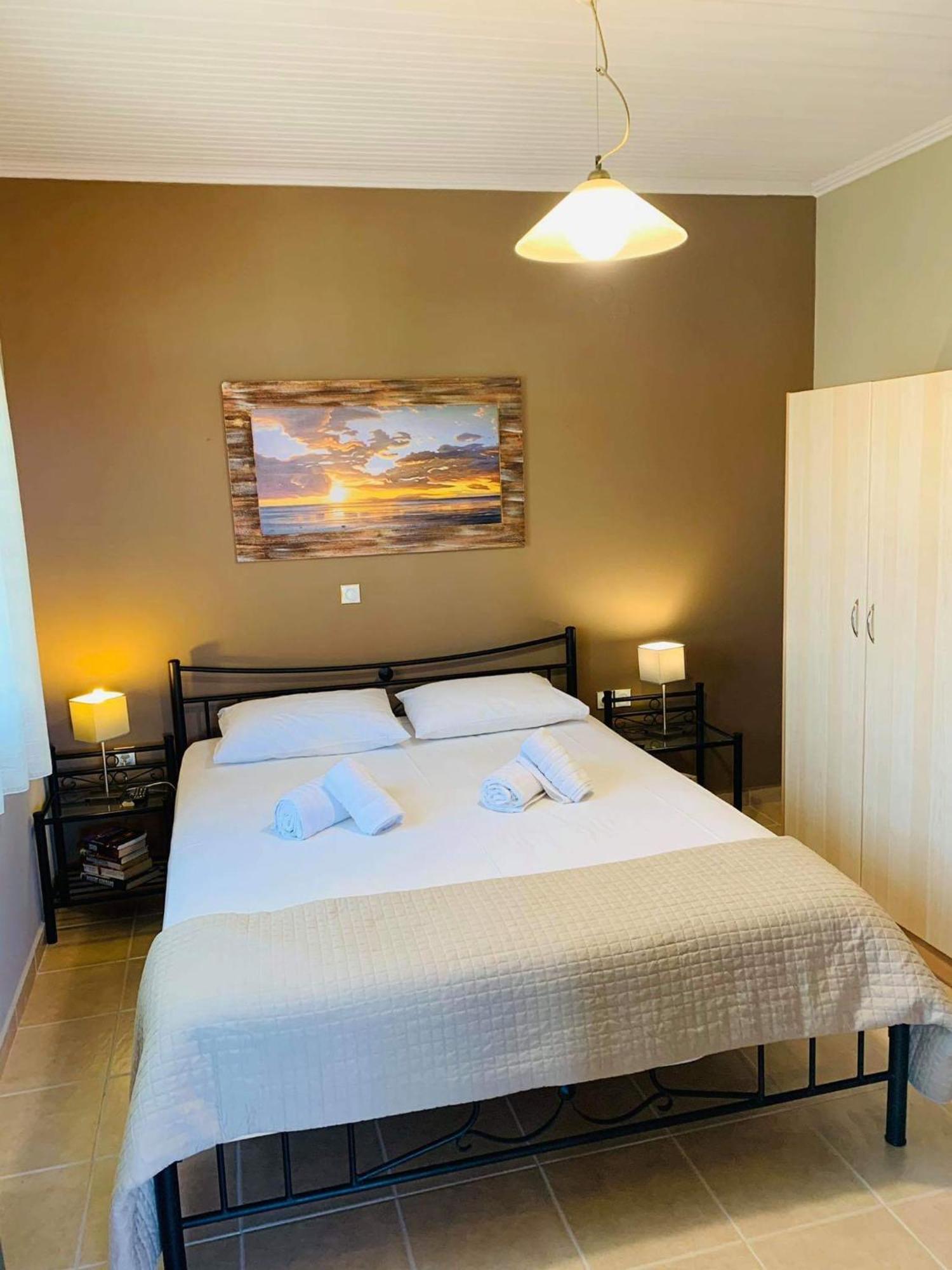 Finikes Apartments Stoúpa Pokoj fotografie