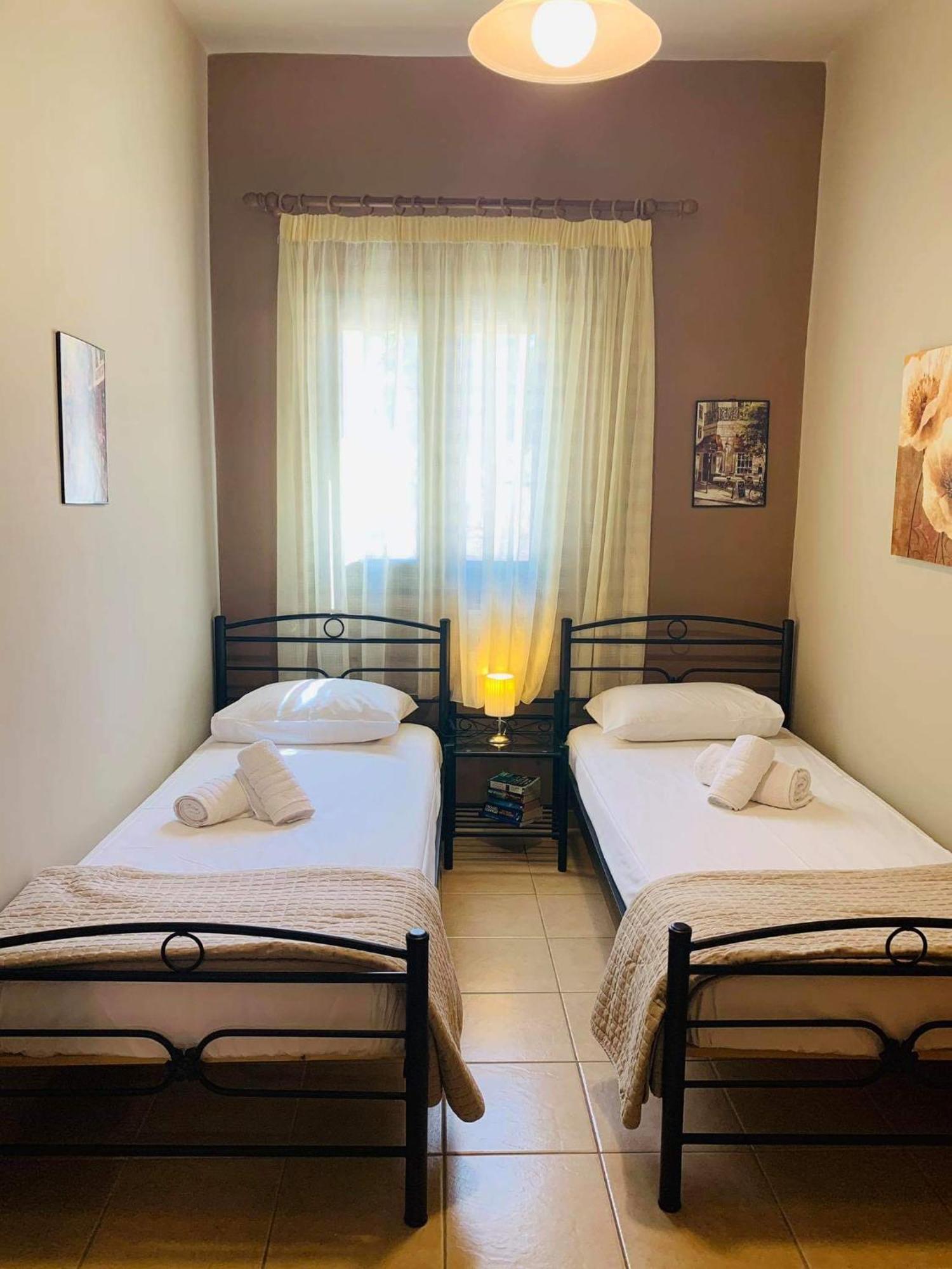 Finikes Apartments Stoúpa Pokoj fotografie