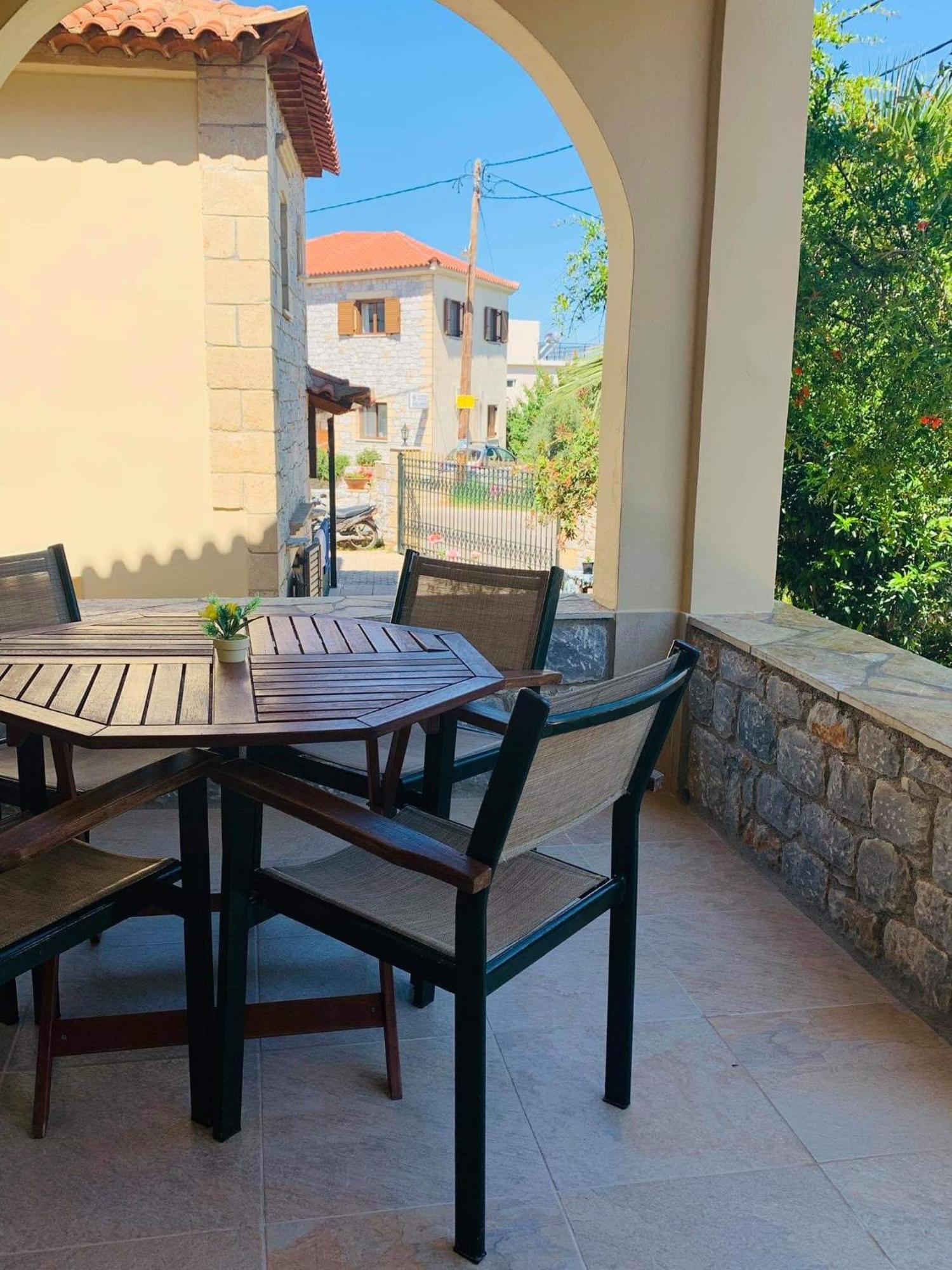 Finikes Apartments Stoúpa Pokoj fotografie